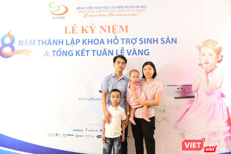 Gia đình anh chị Nguyễn Thị Minh Nguyệt và anh Nguyễn Văn Luân 