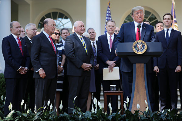 Ngày 1.10 vừa qua,ông Donald Trump tuyên bố đạt được Hiệp định mậu dịch tự do Mỹ - Mexico - Canada trong đó có điều khoản "thuốc độc" nhằm vào Trung Quốc