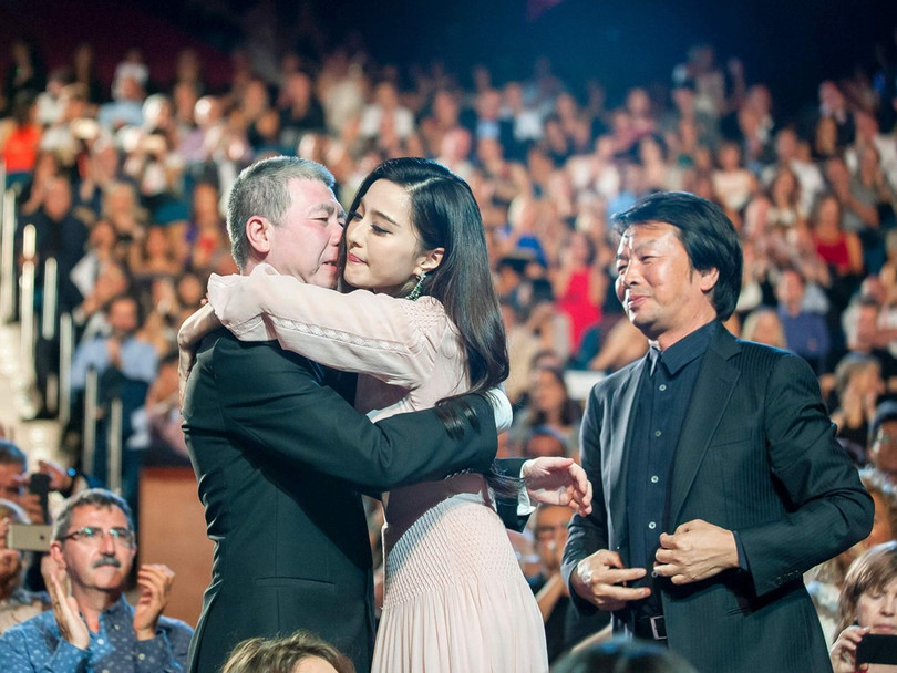 Phạm Băng Băng và đạo diễn Phùng Tiểu Cương - hai nhân vật chính của vụ bê bối "Hợp đồng âm dương"