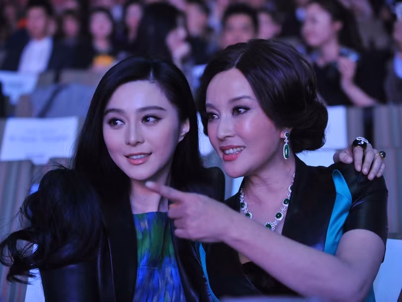 Phạm Băng Băng và Lưu Hiểu Khánh - Hai minh tinh trốn thuế nhưng hậu quả khác hẳn nhau Phạm Băng Băng và Lưu Hiểu Khánh - Hai minh tinh trốn thuế nhưng hậu quả khác hẳn nhau