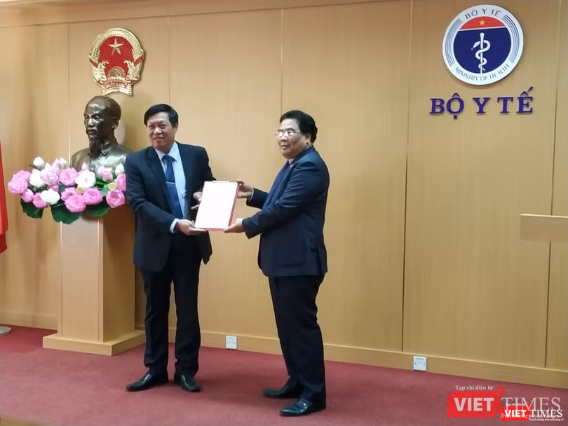 Thứ trưởng Bộ Y tế Đỗ Xuân Tuyên đảm nhiệm chức vụ Bí thư Đảng ủy Bộ Y tế nhiệm kỳ 2015 – 2020.