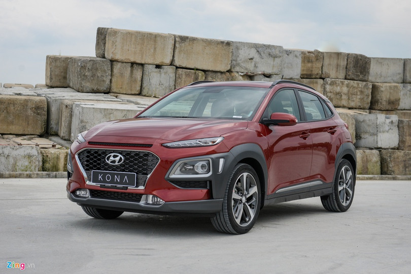 Hyundai Kona trở thành mẫu xe bán chạy nhất phân khúc SUV hạng B nhờ thiết kế hiện đại kèm mức giá không quá đắt. Ảnh: Thế Anh. Hyundai Kona trở thành mẫu xe bán chạy nhất phân khúc SUV hạng B nhờ thiết kế hiện đại kèm mức giá không quá đắt. Ảnh: Thế Anh.