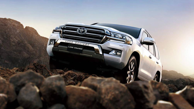 Toyota Land Cruiser là một mẫu xe tầm giá 4 tỉ được khá nhiều người ưa chuộng bởi tính bến bỉ, kể cả thị trường Trung Đông Toyota Land Cruiser là một mẫu xe tầm giá 4 tỉ được khá nhiều người ưa chuộng bởi tính bến bỉ, kể cả thị trường Trung Đông