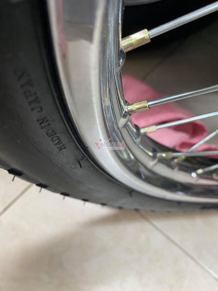 Các chi tiết mới tinh như hàng đập hộp. Các chi tiết mới tinh như hàng đập hộp.