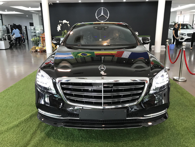 Mercedes là một thương hiệu đi đầu về công nghệ đèn xe thông minh Mercedes là một thương hiệu đi đầu về công nghệ đèn xe thông minh