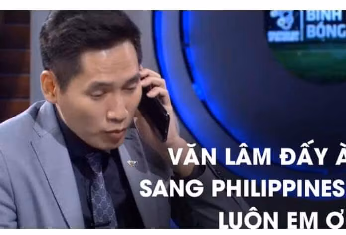 Bình luận viên VTV Quốc Khánh trên chương trình bình luận bóng đá sau trận U22 Việt Nam gặp U22 Indonesia ngày 1/12/2019.