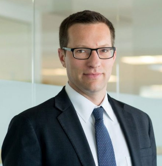 Ông Ely Ratners, Phó Chủ tịch CNAS coi phương thức đối xử của chính phủ Trump với Trung Quốc hiện nay là “đối kháng không cạnh tranh”