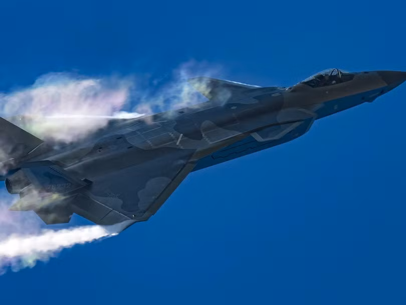 Máy bay tàng hình J-20