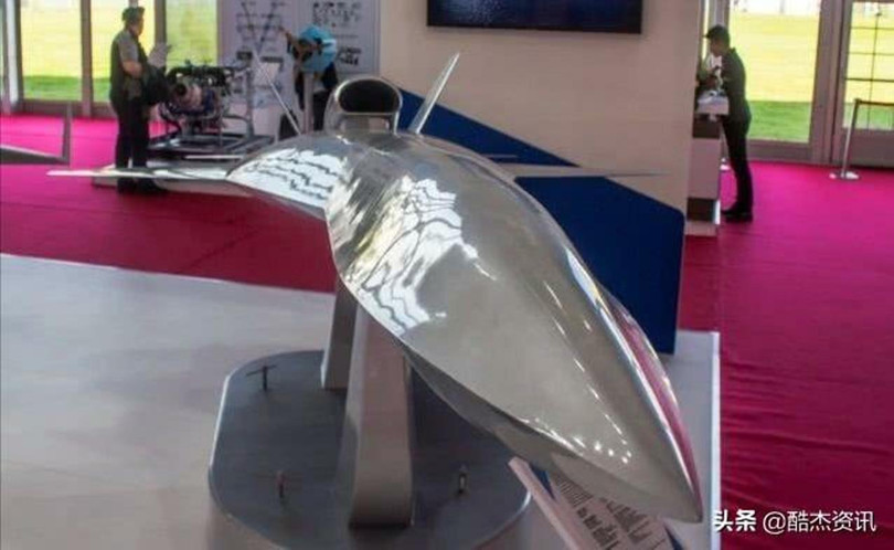 Chiếc LJ-1 mẫu được trưng bày tại Triển lãm hàng không Moscow 2019. Ảnh: Kknews Chiếc LJ-1 mẫu được trưng bày tại Triển lãm hàng không Moscow 2019. Ảnh: Kknews