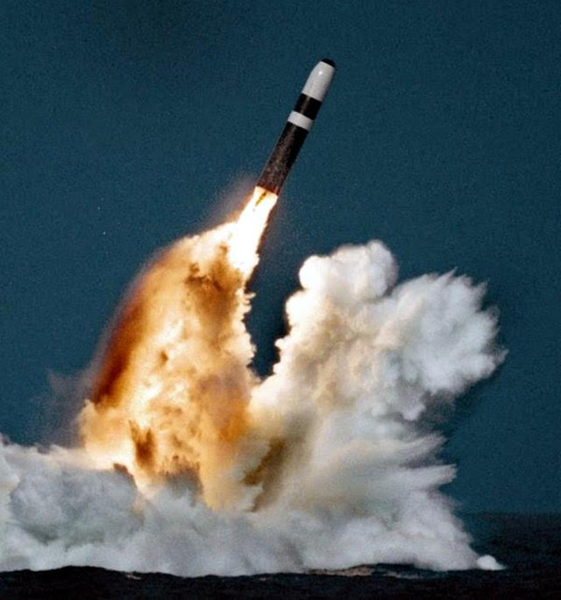 Tên lửa Triden II của Mỹ phóng từ tàu ngầm Tên lửa Triden II của Mỹ phóng từ tàu ngầm