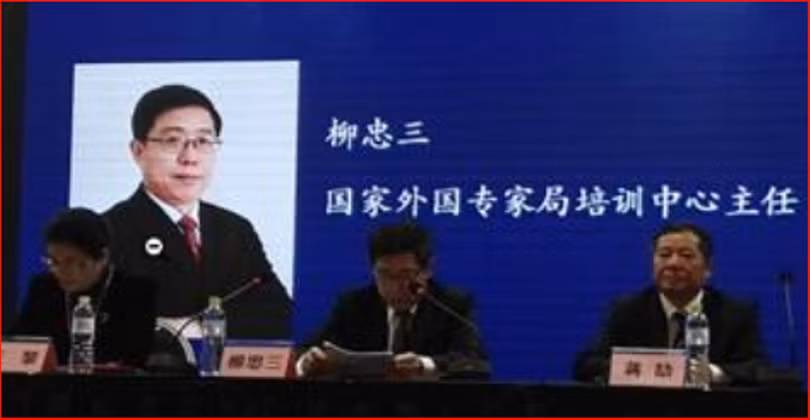 Ông Liễu Trung Tam (giữa) tại một cuộc hội thảo trong nước khi đang là Chủ nhiệm Trung tâm tập huấn Cục Chuyên gia nước ngoài