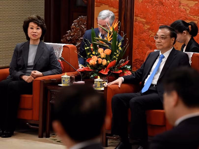 Thủ tướng Trung Quốc Lý Khắc Cường tiếp bà Elaine Chao khi bà thăm Trung Quốc năm 2018