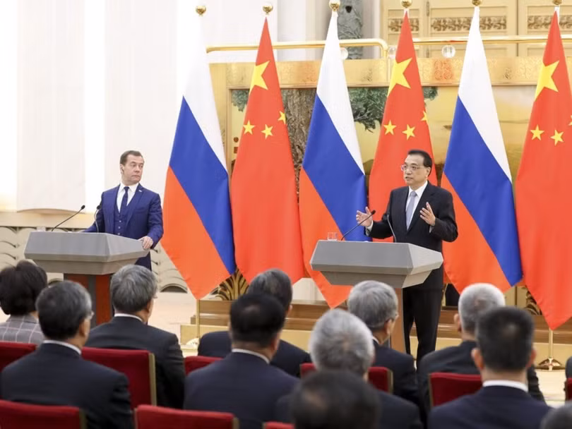 Hai ông Medvedev và Lý Khắc Cường sẽ gặp nhau vào ngày 17/9 tới đây để bàn việc đẩy nhanh sự hợp tác giữa hai bên. Ảnh Đa Chiều Hai ông Medvedev và Lý Khắc Cường sẽ gặp nhau vào ngày 17/9 tới đây để bàn việc đẩy nhanh sự hợp tác giữa hai bên. Ảnh Đa Chiều