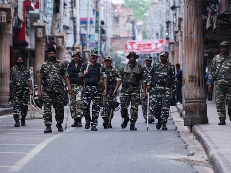 Ấn Độ triển khai thêm 40 ngàn quân đến Kashmir khiến Pakistan rất tức giận Ấn Độ triển khai thêm 40 ngàn quân đến Kashmir khiến Pakistan rất tức giận