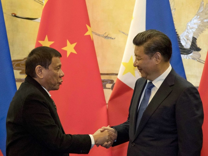 Chủ tịch Trung Quốc Tập Cận Bình gặp gỡ ông Duterte tại Nhà khách Điếu Ngư Đài hôm 29/8. Ảnh: Tân Hoa xã Chủ tịch Trung Quốc Tập Cận Bình gặp gỡ ông Duterte tại Nhà khách Điếu Ngư Đài hôm 29/8. Ảnh: Tân Hoa xã