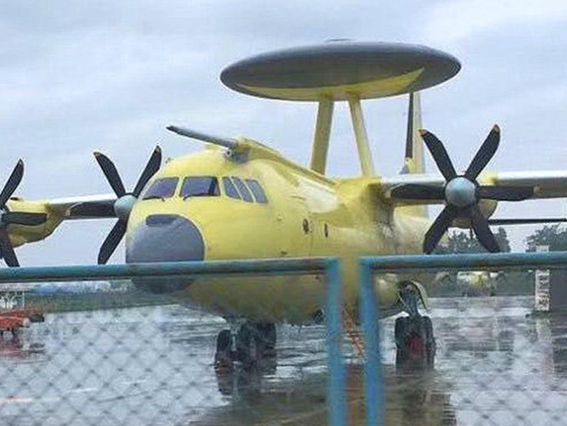 Loại máy bay báo động sớm KJ-500A cũng được lắp ống tiếp nhận nhiên liệu trên không. Ảnh: Đa Chiều Loại máy bay báo động sớm KJ-500A cũng được lắp ống tiếp nhận nhiên liệu trên không. Ảnh: Đa Chiều