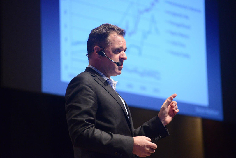 Nhà sử học Niall Ferguson: dù ông Trump có thể đạt được thỏa thuận thương mại với Trung Quốc, cũng không thể ngăn chặn được cuộc Chiến tranh Lạnh vì xung đột giữa hai nước đã lan sang các khu vực khác. Nhà sử học Niall Ferguson: dù ông Trump có thể đạt được thỏa thuận thương mại với Trung Quốc, cũng không thể ngăn chặn được cuộc Chiến tranh Lạnh vì xung đột giữa hai nước đã lan sang các khu vực khác.