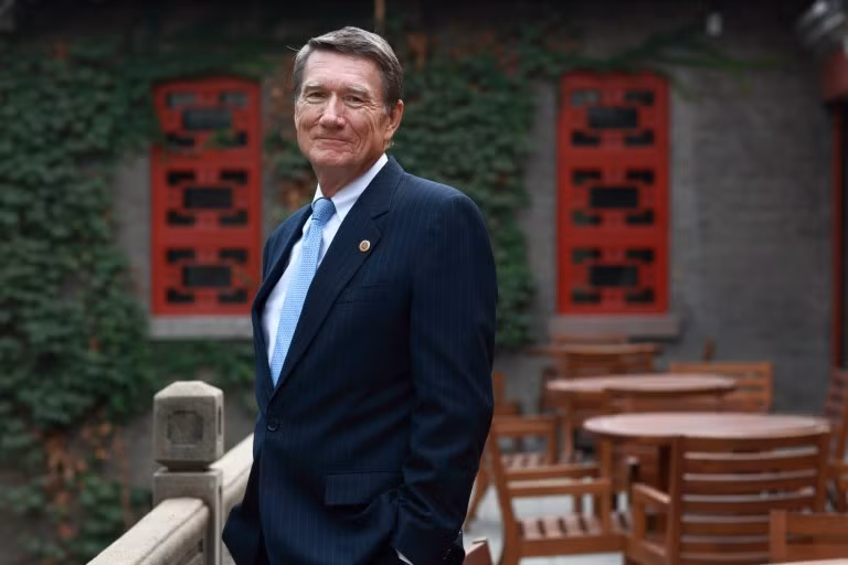 Ông John Holden: sự phát triển và mở rộng ảnh hưởng của kinh tế Trung Quốc, sự gia tăng không ngừng sức mạnh quân sự, các động thái ở Biển Đông và chủ nghĩa coi trọng thương mại, đã khiến mối quan hệ Mỹ - Trung lâm vào tình trạng rắc rối