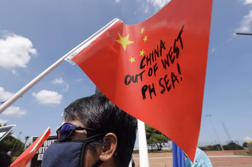 Vụ tàu Trung Quốc đâm chìm tàu cá Philippines đã gây nên làn sóng chống Trung Quốc tại Philippines. Ảnh: AP