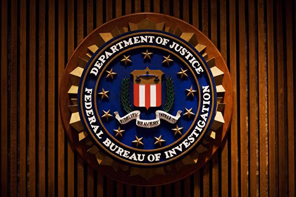 Candace Marie Claiborne bị FBI sử dụng biện pháp nghiệp vụ giăng bẫy để bắt vì thông đồng, chuyển tài liệu cho điệp viên Trung Quốc để nhận tiền, quà