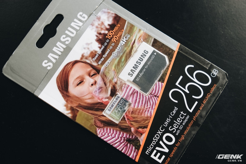 Bao bì của chiếc thẻ nhớ Samsung 256GB