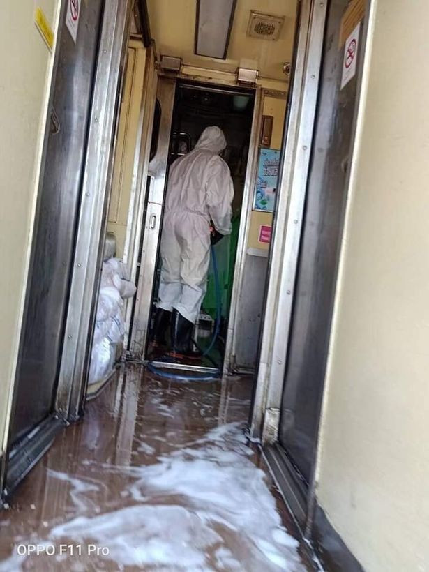 Đoàn tàu sau đó đã được khử trùng Đoàn tàu sau đó đã được khử trùng