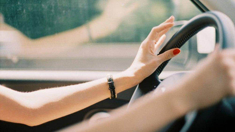 Khi tay lái ô tô bị rung sẽ khiến cho người lái cảm thấy không thoải mái, đồng thời nó sẽ đem lại cảm giác lo âu vì không biết xe ô tô đang gặp phải hư hỏng gì Khi tay lái ô tô bị rung sẽ khiến cho người lái cảm thấy không thoải mái, đồng thời nó sẽ đem lại cảm giác lo âu vì không biết xe ô tô đang gặp phải hư hỏng gì