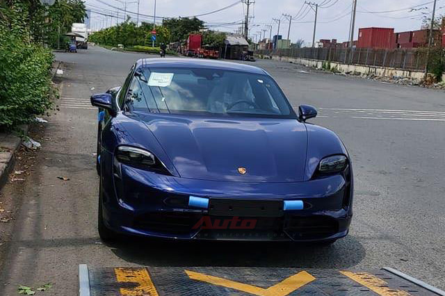 Porsche Taycan đầu tiên tại Việt Nam. Ảnh: Autopro. 