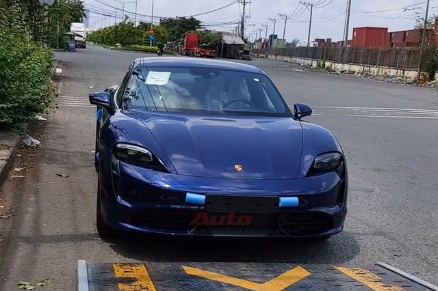 Porsche Taycan đầu tiên tại Việt Nam. Ảnh: Autopro. 