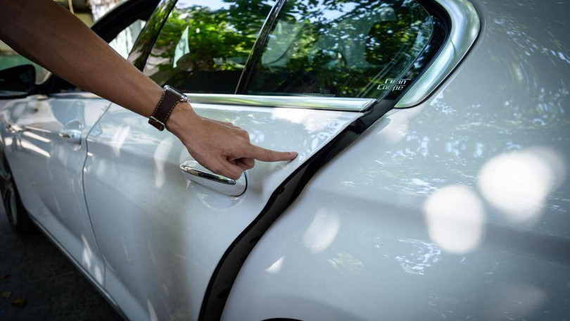 Khi dừng lại và đóng lại tất cả các cửa chặt mà âm thanh 