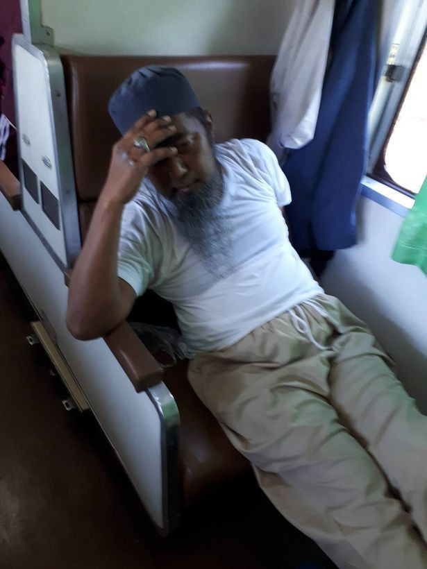 Người đàn ông đã ngã bệnh khi đang ở trên tàu... Người đàn ông đã ngã bệnh khi đang ở trên tàu...