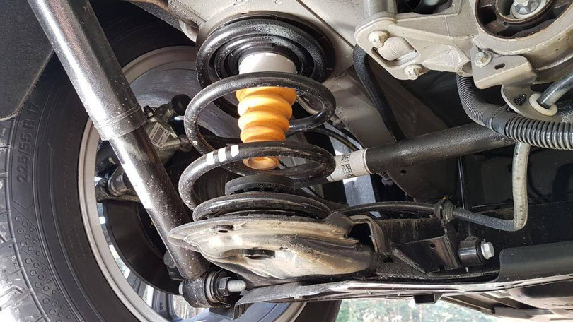 Một hệ thống treo nhẹ cũng có thể là lý do khiến các bánh xe không được cân bằng với các đối trọng Một hệ thống treo nhẹ cũng có thể là lý do khiến các bánh xe không được cân bằng với các đối trọng