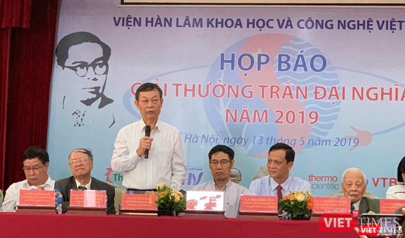 Đại diện tác giả của một trong các công trình