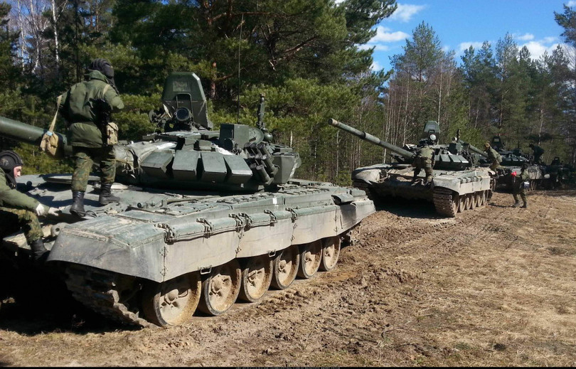 Có tin 4 sư đoàn bộ binh cơ giới của Nga đã tập kết ở biên giới với Azerbaijan (Ảnh: Sohu).