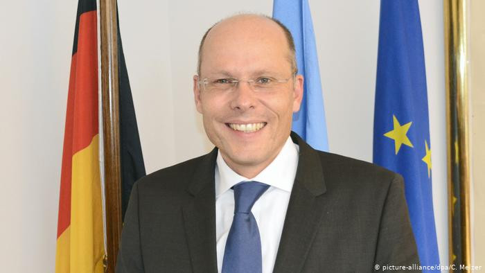 Điều phối viên Bộ Ngoại giao Đức Peter Bayer: sự cạnh tranh giữa Washington và Bắc Kinh sẽ để lại dấu ấn cho mấy chục năm tới đây. Đức và châu Âu cần phải định vị chính mình (Ảnh: Deutsche Welle). Điều phối viên Bộ Ngoại giao Đức Peter Bayer: sự cạnh tranh giữa Washington và Bắc Kinh sẽ để lại dấu ấn cho mấy chục năm tới đây. Đức và châu Âu cần phải định vị chính mình (Ảnh: Deutsche Welle).