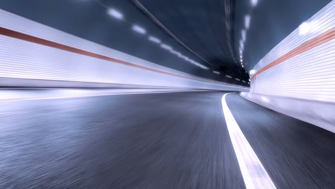 Bên trong đường hầm Atal dài 9.2km trên độ cao hơn 3000 mét vừa khánh thành (Ảnh: Sohu).