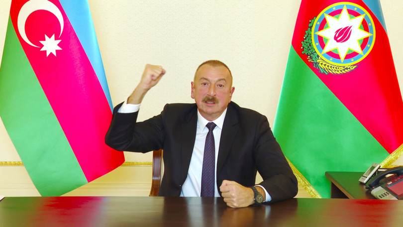 Tổng thống Azerbaijan Aliyev phát biểu trên truyền hình khẳng định: xung đột cần được giải quyết thông qua đối thoại, nhưng tiền đề là phía Armenia phải đưa ra thời gian biểu rút hết quân khỏi khu vực Nagorno-Karabakh (Ảnh: Sohu).