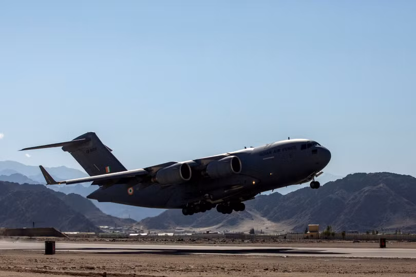 Ấn Độ sử dụng máy bay vận tải cỡ lớn vận chuyển vật tư, hàng hóa ra khu vực biên giới tranh chấp isd Trung Quốc (Ảnh: Đa Chiều).