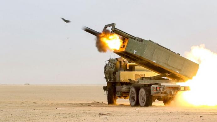 Dàn phóng tên lửa đa năng cơ động cao HIMARS (Ảnh: Dongfang).