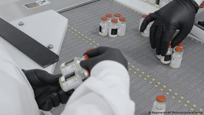 Regeneron Pharmaceuticals đã thử nghiệm hiệu quả của các kháng thể có nguồn gốc từ tế bào mô thai nhi bị phá bỏ (Ảnh: Deutsche Wells)