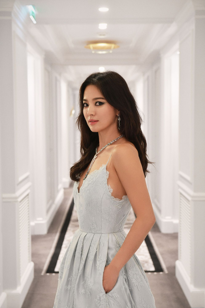 Sau bão ly hôn, Song Hye-Kyo đã tới Monaco để quảng cáo cho thương hiệu trang sức Chaumet