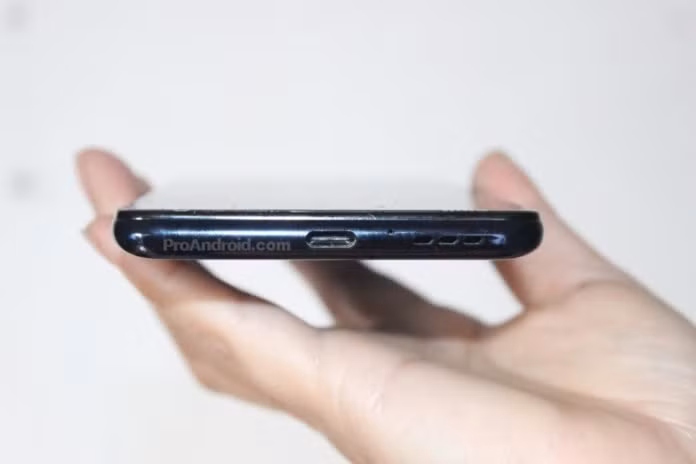 Lộ ảnh thực tế và cấu hình smartphone bí ẩn của Motorola