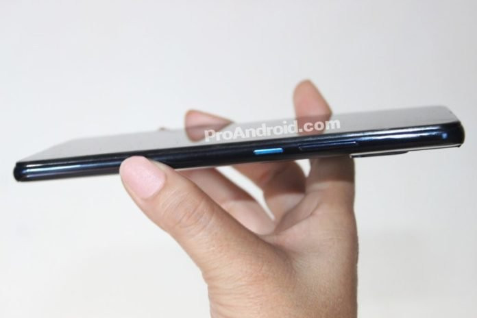 Lộ ảnh thực tế và cấu hình smartphone bí ẩn của Motorola