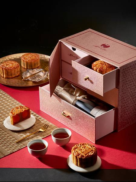 Bánh của JW. Ảnh: CNA