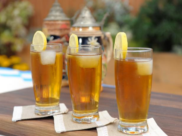 Radlermass, loại đồ uống pha một nửa bia, một nửa nước chanh. Ảnh: CNA