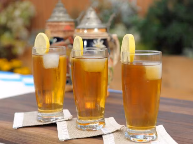 Radlermass, loại đồ uống pha một nửa bia, một nửa nước chanh. Ảnh: CNA