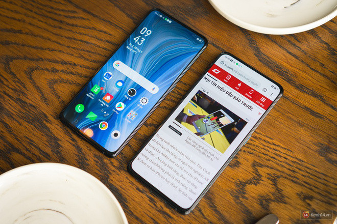 Nhờ đưa camera selfie vào trong thân máy, Oppo Reno không còn vướng bận gì ở mặt trước và kết quả là màn hình 6,4 inch đã có không gian hiển thị rộng rãi nhất, không bị chiếm dụng và tỉ lệ hiển thị màn hình lên đến 93,1%.