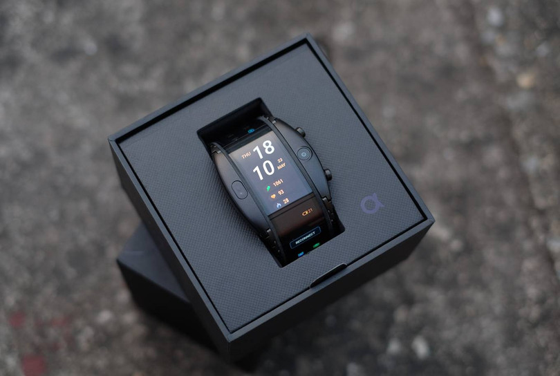 Nubia Alpha là mẫu smartphone đeo tay có màn hình uốn dẻo đầu tiên được bán thương mại trên thế giới. Nguyên mẫu thử nghiệm ra mắt lần đầu ở triển lãm IFA 2018 và sản phẩm gần như hoàn thiệt có mặt tại triển lãm MWC 2019. Máy mới được bán ra tại thị trường Trung Quốc và nhanh chóng có mặt tại Việt Nam qua đường xách tay với giá từ 10 triệu đồng cho model không trang bị eSIM. 