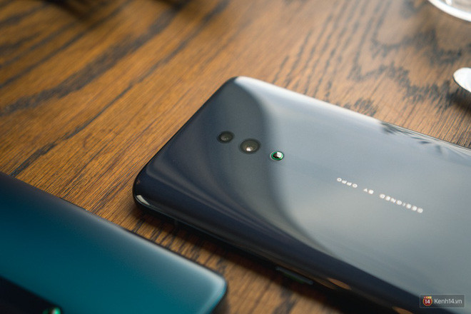 Với hệ thống camera kép 48 MP + 5 MP, Oppo Reno cho chất lượng ảnh rất ổn và đáp ứng hầu hết các điều kiện khác nhau.