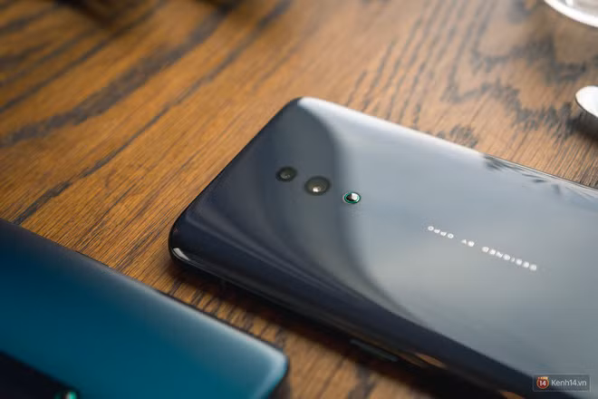 Với hệ thống camera kép 48 MP + 5 MP, Oppo Reno cho chất lượng ảnh rất ổn và đáp ứng hầu hết các điều kiện khác nhau.